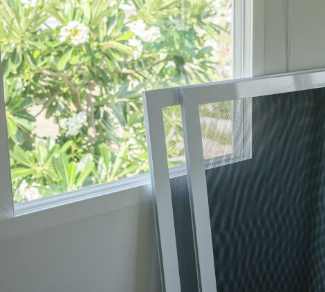 come mettere le zanzariere alle finestre