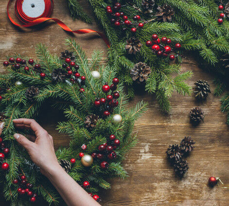 Come decorare la porta di casa per Natale - Bricocenter